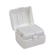 Adattatore prese universale con custodia colore bianco
