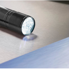 Torcia con 9 LED in confezione di latta colore nero