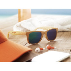 Occhiali da sole con montatura in PC effetto legno colore legno