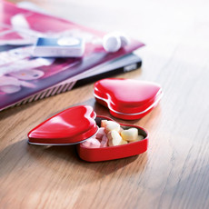 Porta caramelle in latta a forma di cuore colore rosso