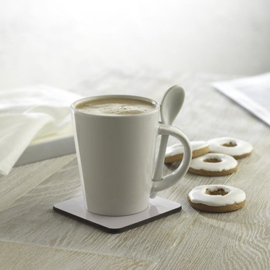 Tazza e cucchiaino in porcellana colore bianco